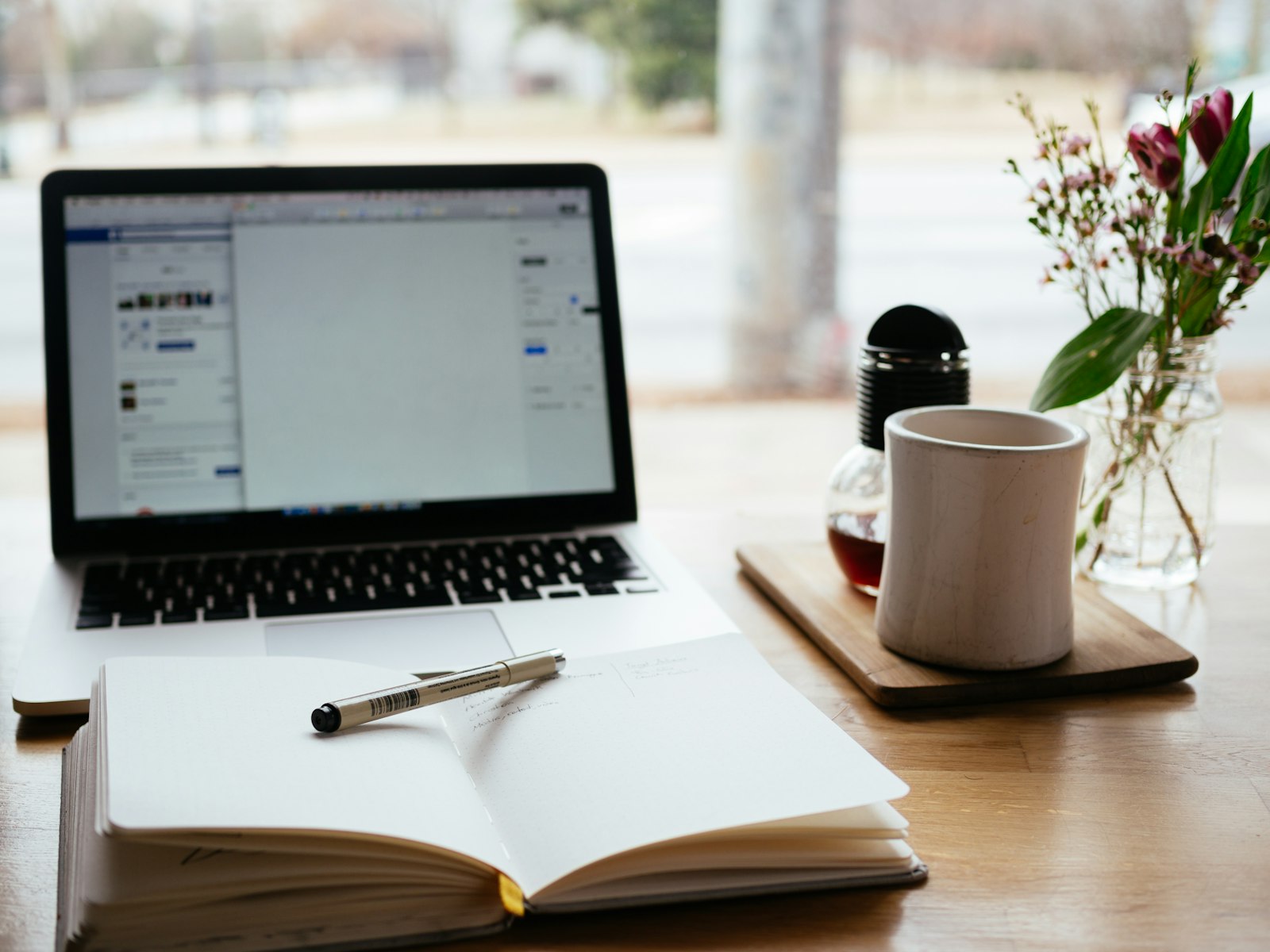 Creer un blog d'entreprise qui rapporte vraiment : la methode complete
