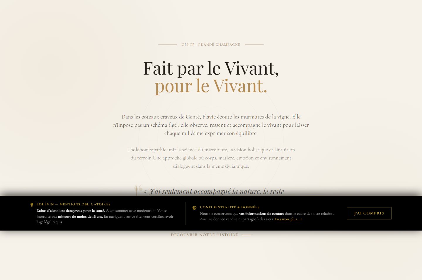 Manifeste — citation de Flavie, motif géométrique en filigrane, sobriété assumée